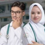Mahasiswa keperawatan sedang menjalani pendidikan klinis untuk membangun kompetensi sebagai tenaga kesehatan