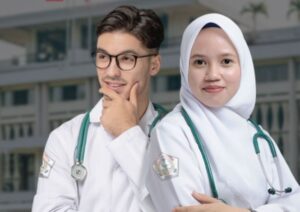 Mahasiswa keperawatan sedang menjalani pendidikan klinis untuk membangun kompetensi sebagai tenaga kesehatan
