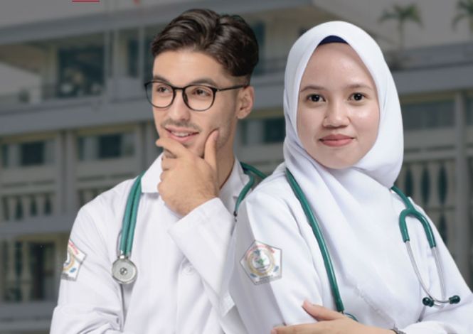 Mahasiswa keperawatan sedang menjalani pendidikan klinis untuk membangun kompetensi sebagai tenaga kesehatan