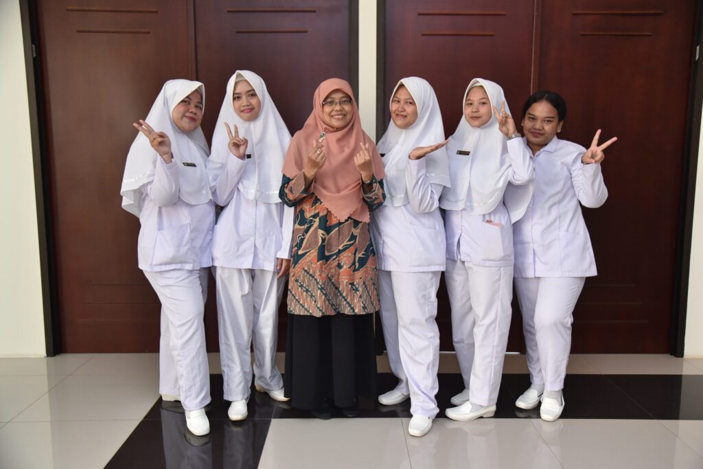 akademi-keperawatan-stikes-istara-1024x683 STIKES Istara vs Kampus Swasta Lain: Keunggulan, Akreditasi, dan Biaya