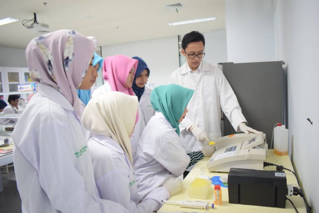 image-17-1024x683 Prodi Analis Kesehatan (D4 Teknologi Laboratorium Medis): Pilihan Karir di Balik Layar