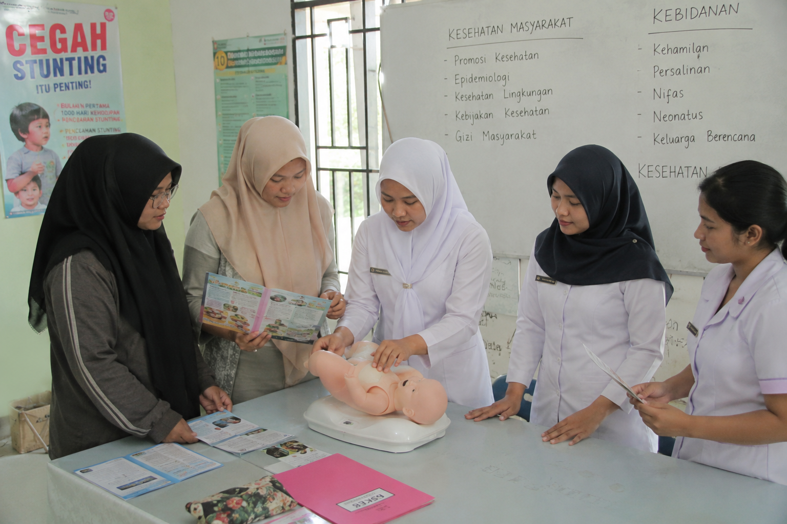 Perbedaan Kesehatan Masyarakat dan Kebidanan: 5 Best Tips