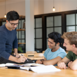 Peran Mentor Akademik dalam Membentuk Karakter Profesional Tenaga Kesehatan