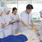 Program Studi STIKES Istara memperlihatkan mahasiswa kesehatan menjalani pembelajaran di laboratorium simulasi dan praktik klinik bersama dosen pembimbing.