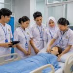 Mahasiswa STIKES Istara mengikuti praktik keterampilan klinik di laboratorium kampus dengan bimbingan dosen