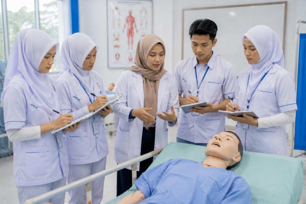 image-125-1024x683 Mengapa Lulusan STIKES Istara Berpeluang Besar Menjadi PPPK Tenaga Kesehatan