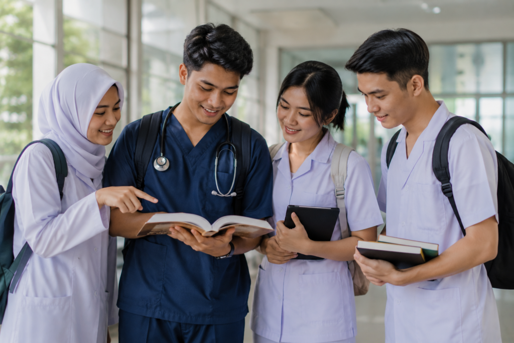 image-148-1024x683 Perbedaan Kuliah D3, D4, dan S1 Bidang Kesehatan, Mana yang Sesuai Tujuan Karier?