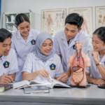 siswa SMA dan SMK memilih jurusan kesehatan untuk melanjutkan kuliah