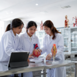 fasilitas kampus STIKES dengan laboratorium kesehatan modern untuk mendukung pembelajaran mahasiswa