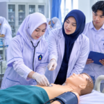 kuliah di STIKES Istara dengan pembelajaran teori dan praktik mahasiswa kesehatan