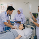 Laboratorium Keperawatan memberikan pengalaman praktik melalui simulasi klinis menggunakan fasilitas dan peralatan yang mendukung pembelajaran mahasiswa.